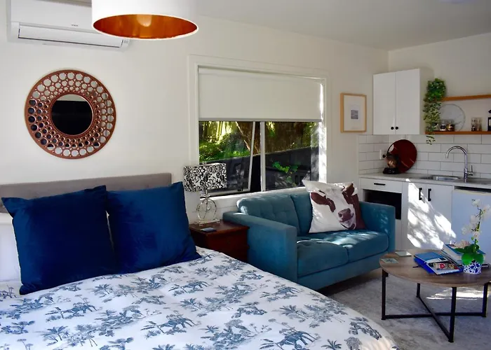 Private Beachside Studio With Courtyard And Sea View