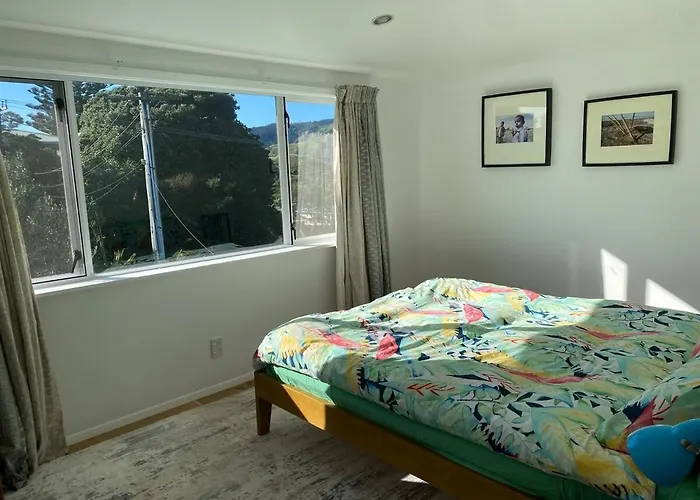 Sunny Cosy Getaway Near Beach